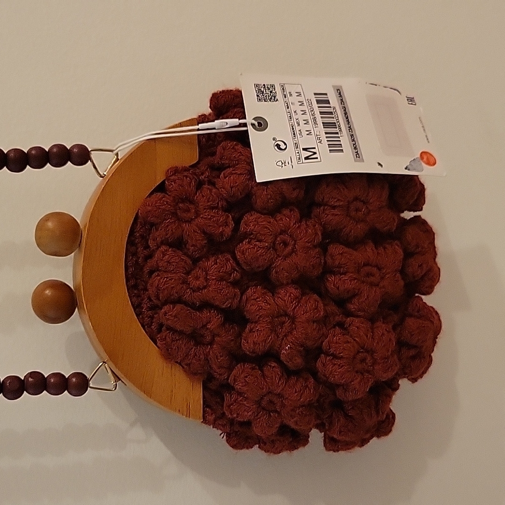 Zara woven flower detail crossbody girls bag. Bordeaux color.